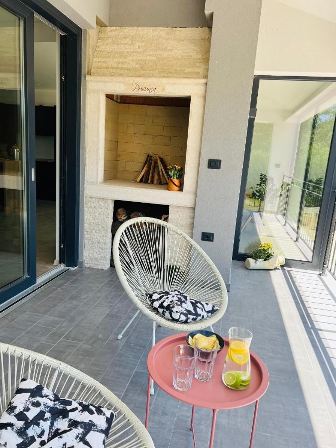Vila Prisunca Jacuzzi & Swimming Pool Пазин Екстериор снимка
